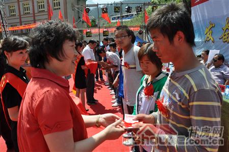 http://celebwallpapers.net/UploadFile/2010824112346734.jpg